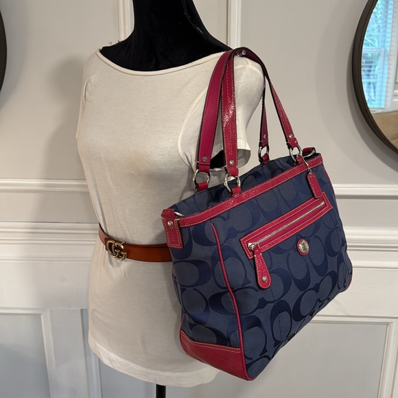 Coach Bag Laura Signature Canvas Tote - Picture 3 of 17